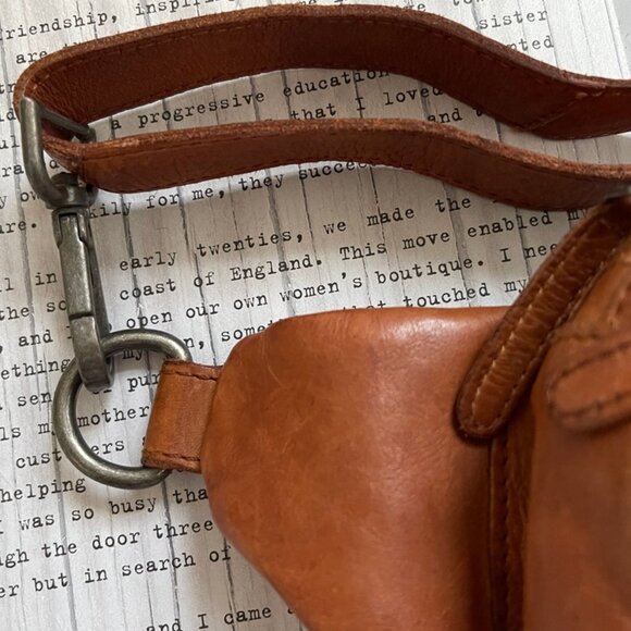 VILENCA HOLLAND SADDLE BROWN LEATHER WAIST OR SLING BAG/ADJUSTABLE STRAP; NWOT! - Picture 8 of 8